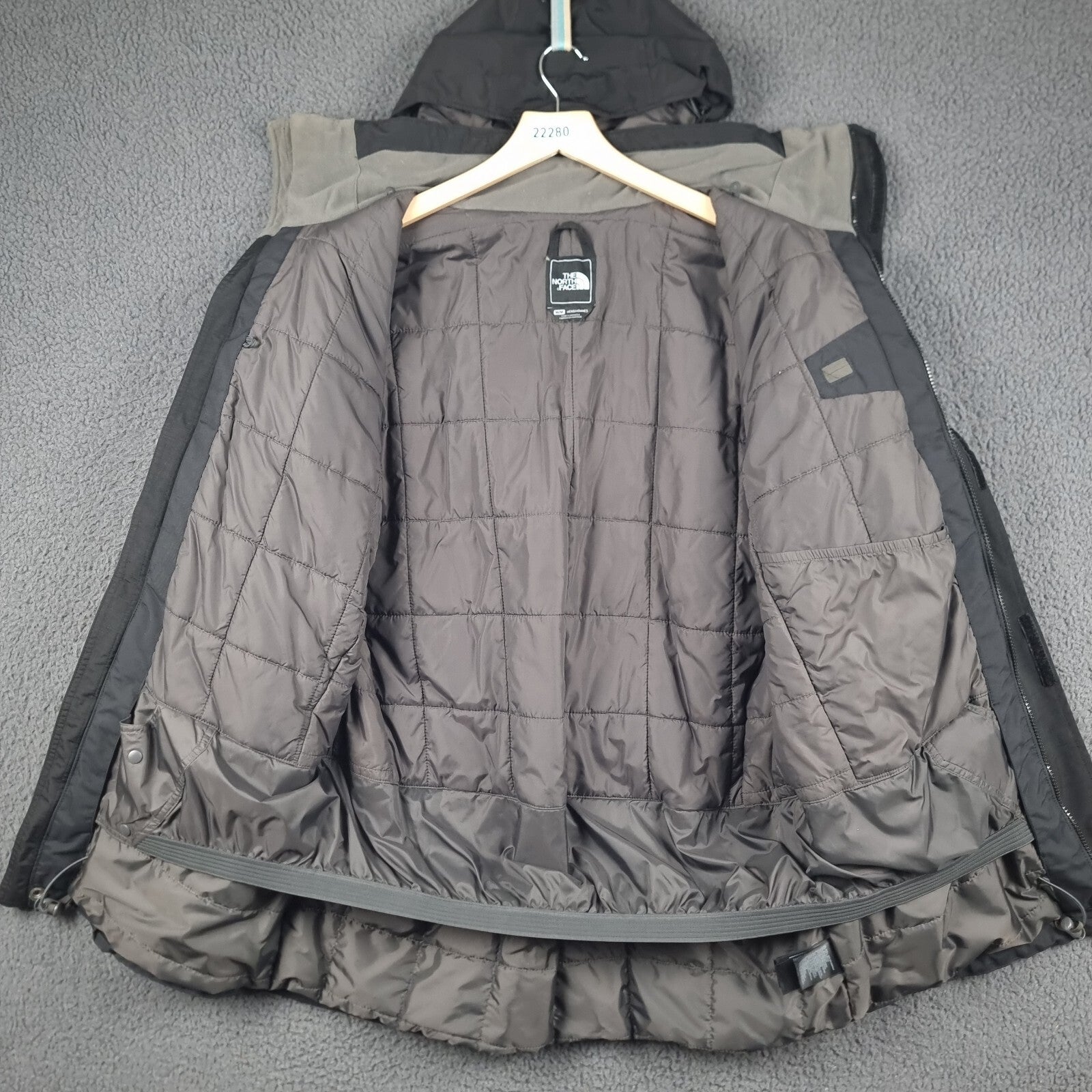 THE NORTH FACE Jacket Men M Black Parka Ski Coat HyVent Waterproof Insulated